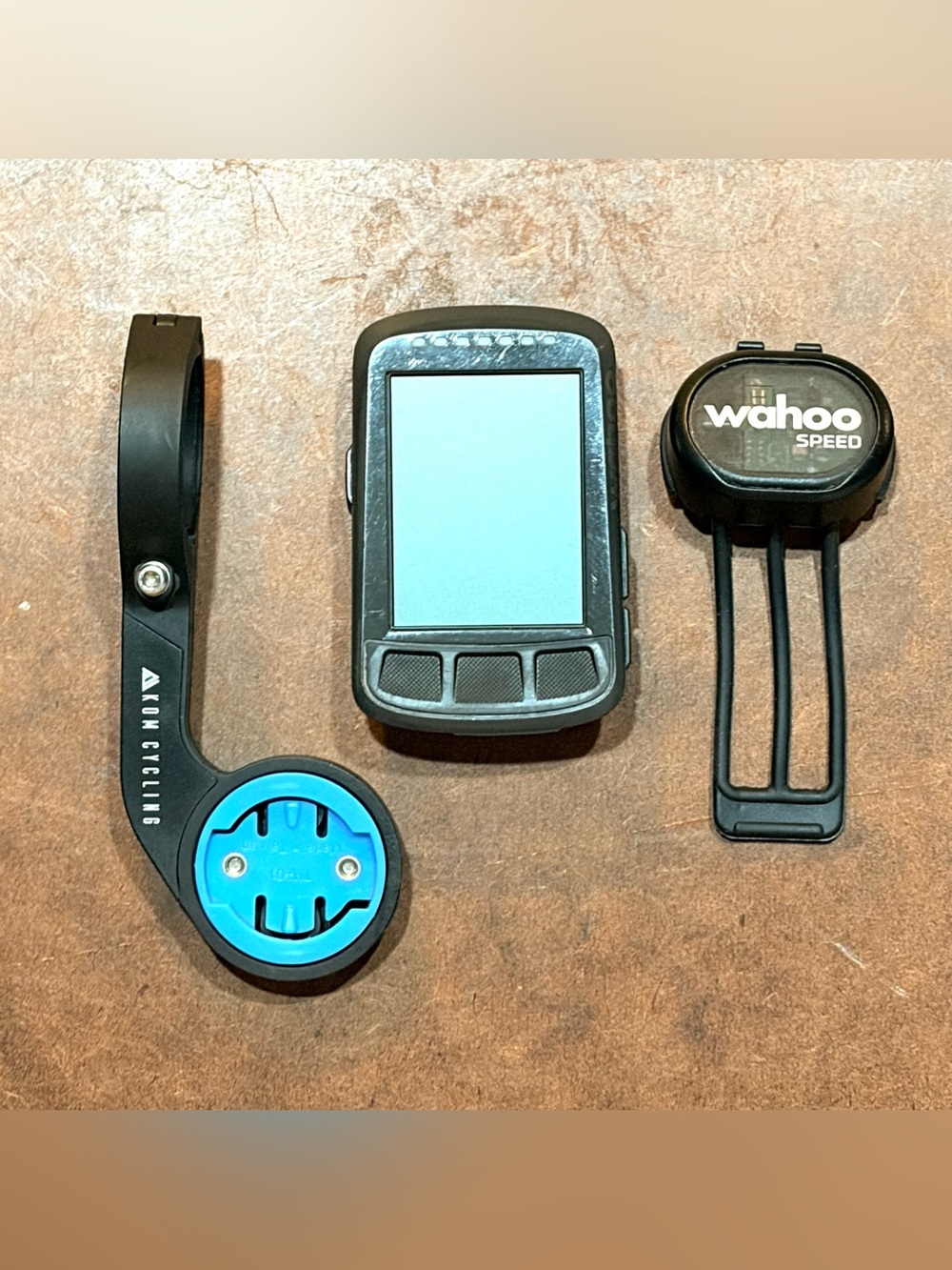 Wahoo- ELEMNT BOLT V1 Waterproof GPS Bike Computer- Data, Metrics, Navigation
